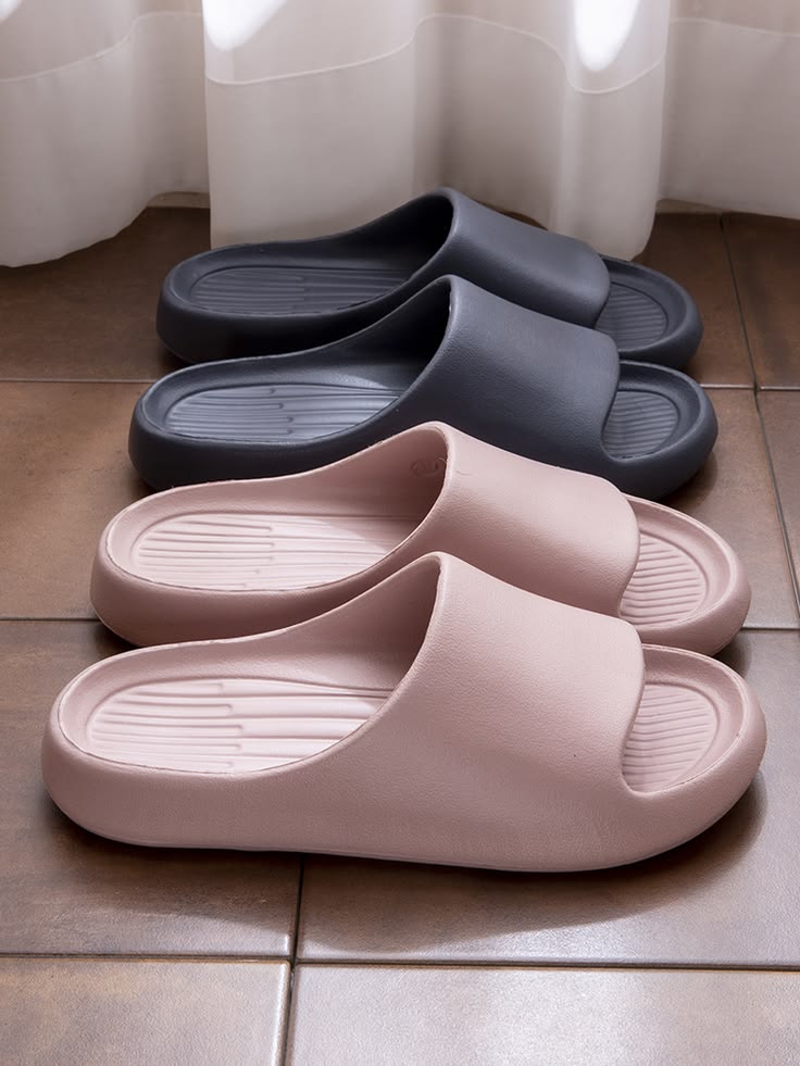 Bathroom slippers